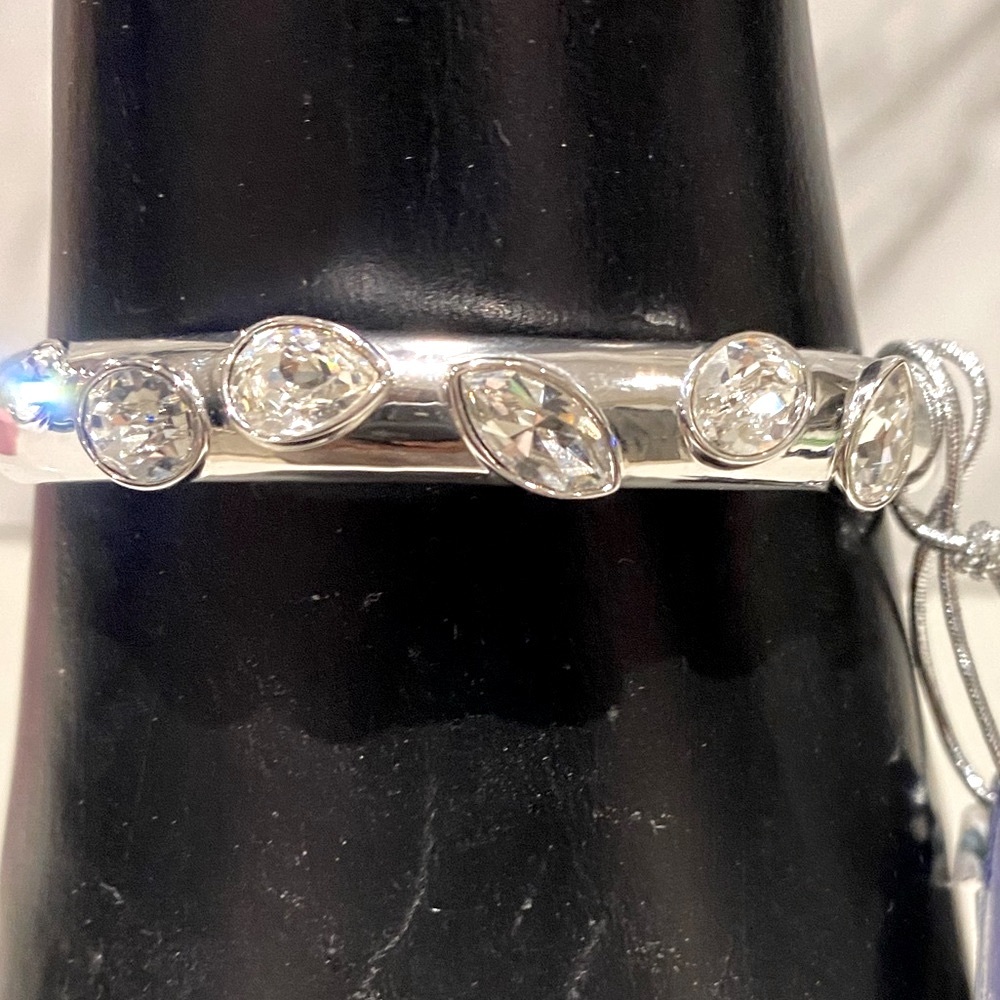 Elegant Silver Sparkling Swarovski Crystal Bangle - Picture 4 of 11